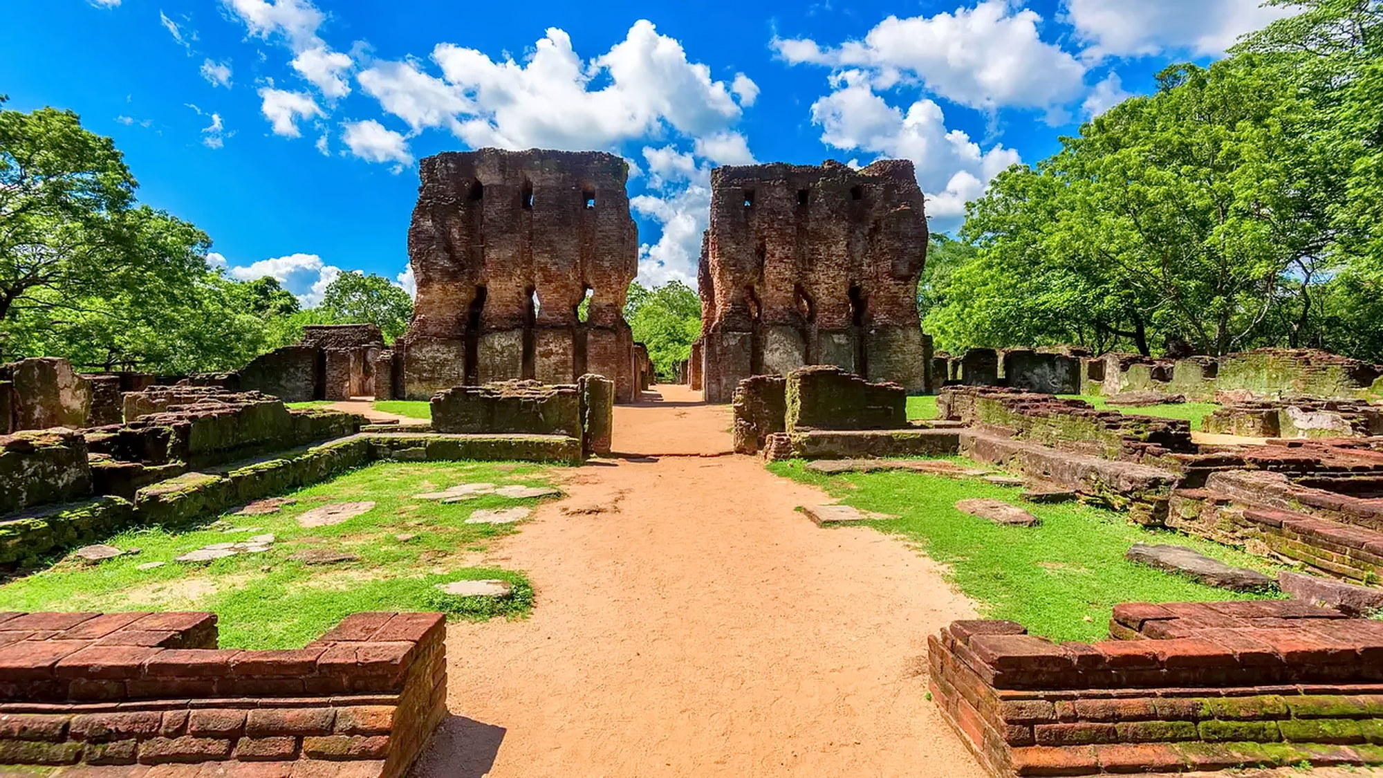 Polonnaruwa Ancient City Guide