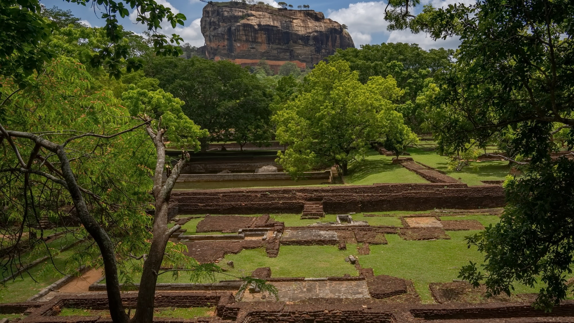 Sri Lankan cultural heritage and scenic landscapes